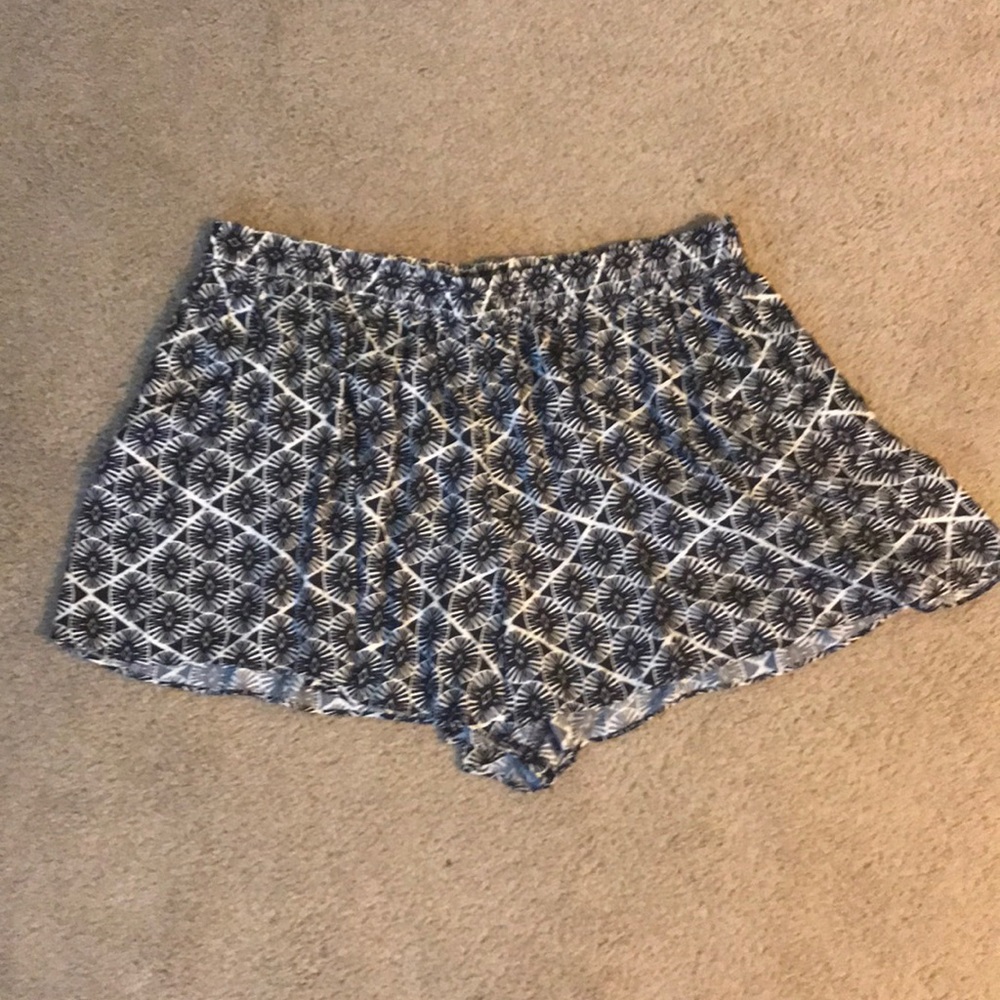 Adorable skirt style pocket shorts by Old Navy L
